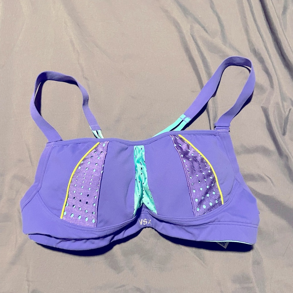 Victoria Secret Sports Bra. Size 32C. Great Condition.